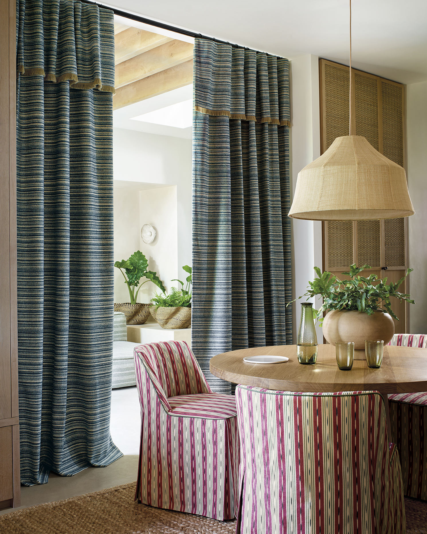 洋書 BRITISH TEXTILE イギリス 刺繍 テキスタイル 洋書 英語 布