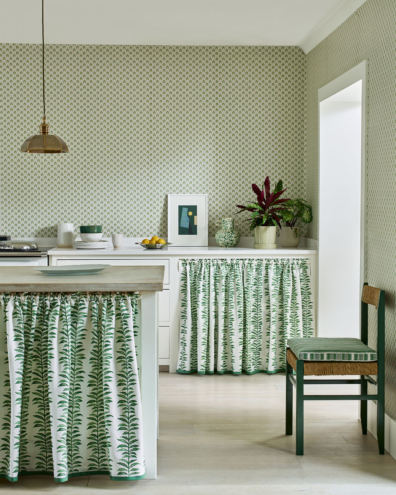 House on the hill flower stripe 100 新品 Yarra Stripe Fabric in Green by Jane Churchill